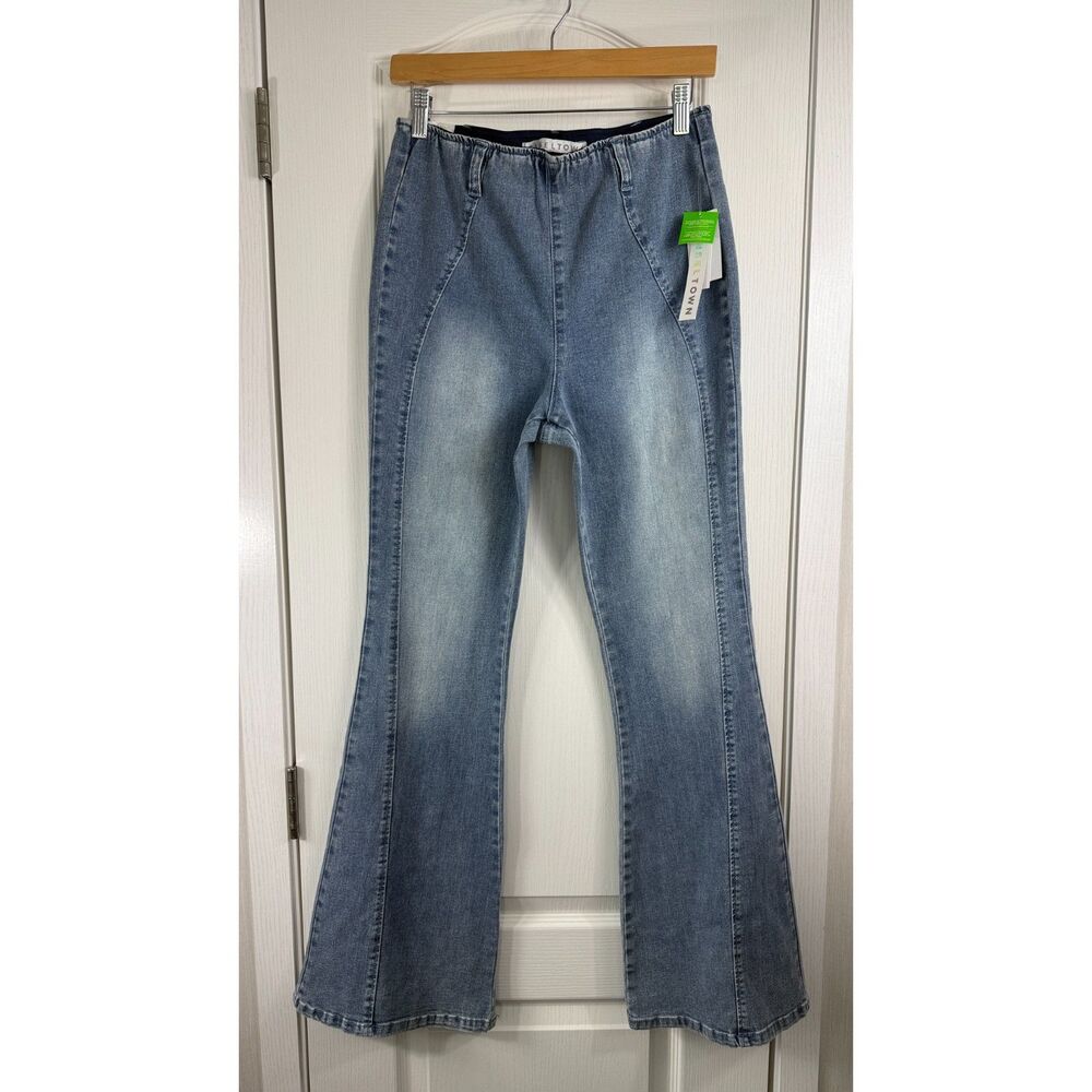 Tinseltown Jeans Juniors 11/30 NWT High Rise Pull On Seamed Flare Light Wash